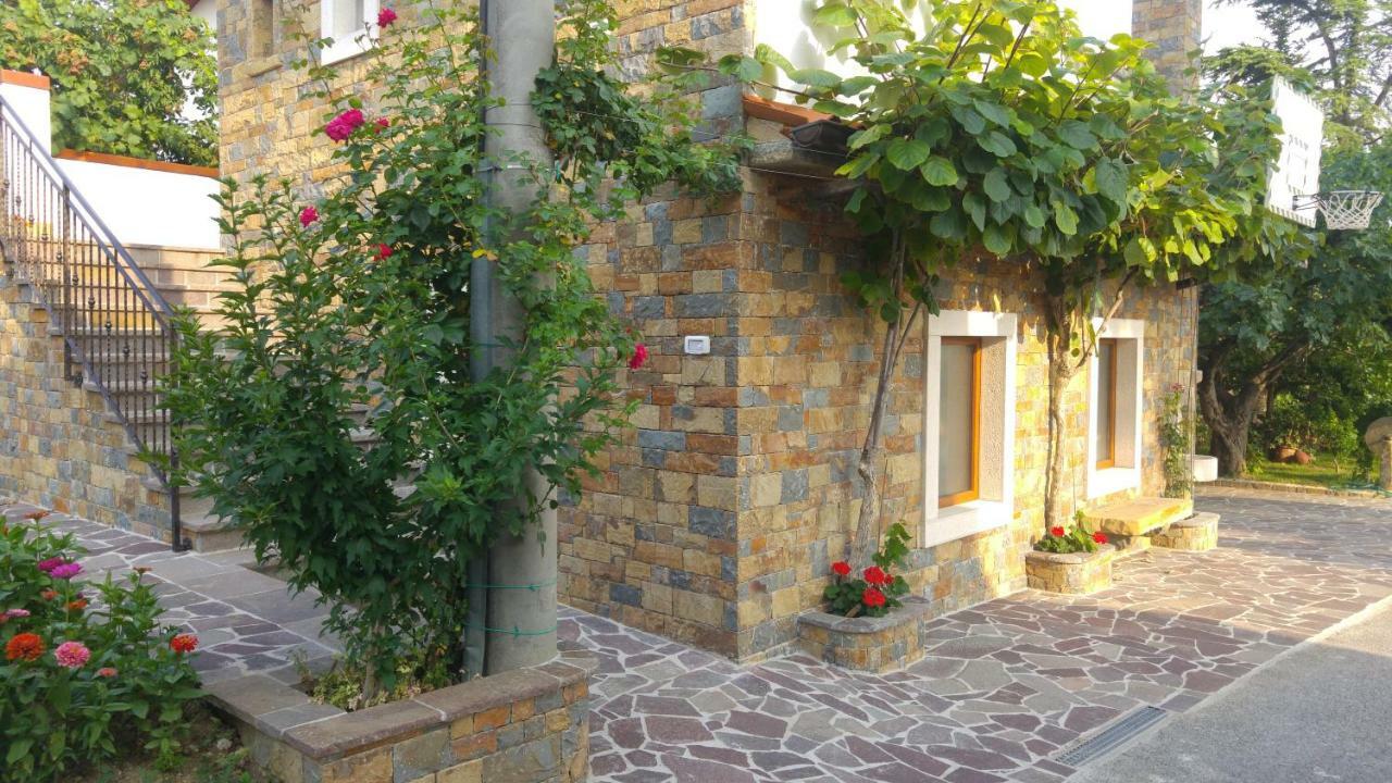 Kmetija Jogan, Wines & Apartments Pobegi Esterno foto